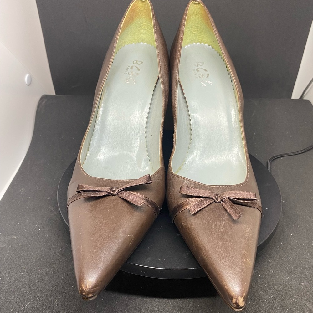 BCBG Chocolate Brown Heels with Bow Accent EUC size 10